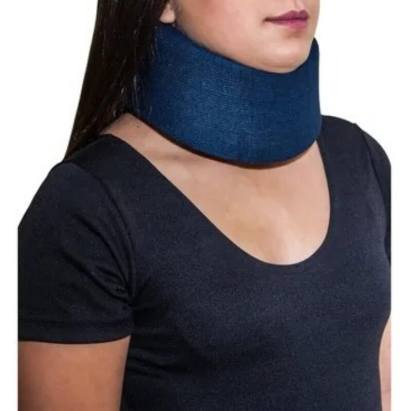 COLAR CERVICAL EM ESPUMA AZUL. P-M-G